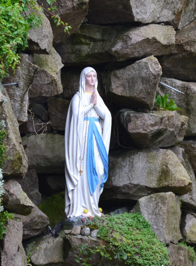 image023